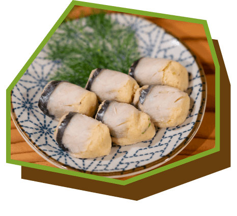 寿司の代わりにオカラを酢〆した小魚で包んだ郷土料理